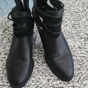 Kenneth Cole Black Bootie NWT size 8 1/2